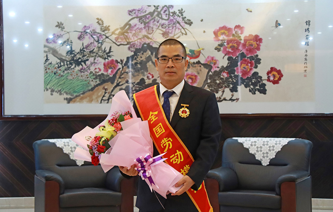 银河集团官网股份董事长温志芬荣获“天下劳动模范”称呼