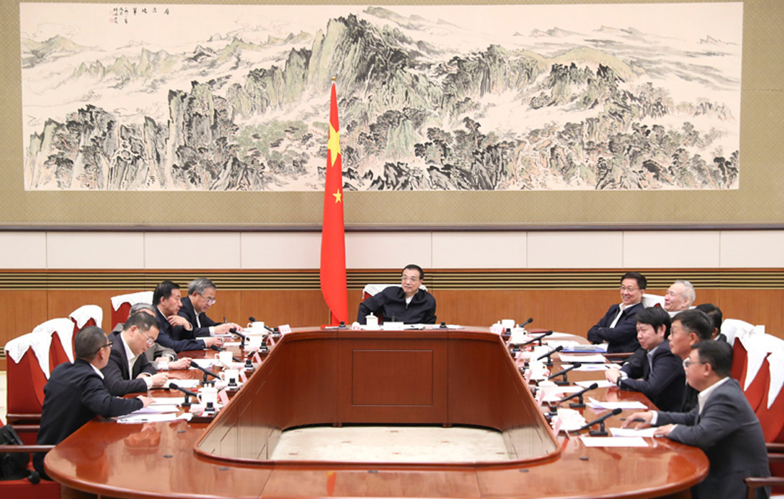 2019年11月12日，，，，，，，银河集团官网股份董事长温志芬等企业家代表出席经济形势专家和企业家座谈会并讲话。。。。。。。